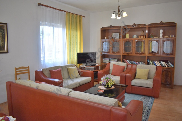 Apartament 2+1 me qira prane rruges se Elbasanit